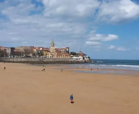 Apartmán Piso En Playa De San Lorenzo De Gijón
